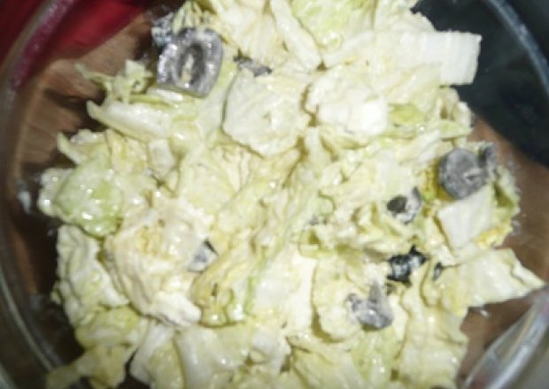 Fotografia przedstawiająca szybka salatka obiadowa