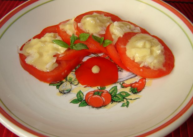 Fotografia przedstawiająca Szybka sałatka pomidorowa