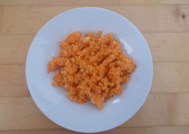 Fotografia przedstawiająca szybka sałatka z marchewki