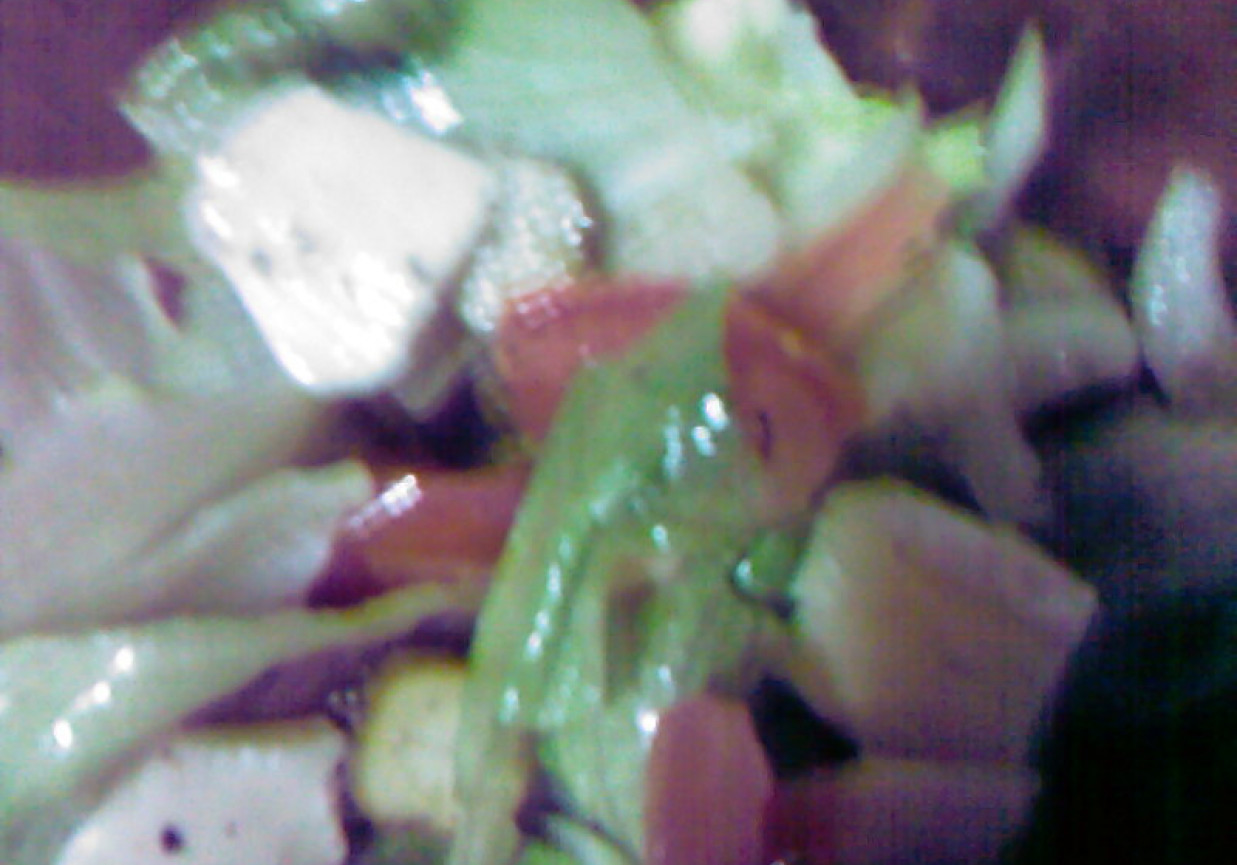 szybka sałatka z serkiem pleśniowym foto