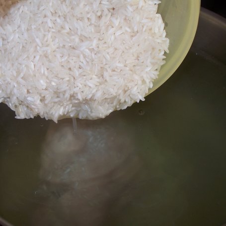 Krok 2 - Szybka, smaczna i zdrowa, czyli ryżowa zupa z króliczym wsadem :) foto