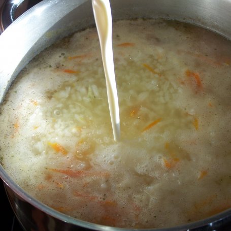 Krok 4 - Szybka, smaczna i zdrowa, czyli ryżowa zupa z króliczym wsadem :) foto