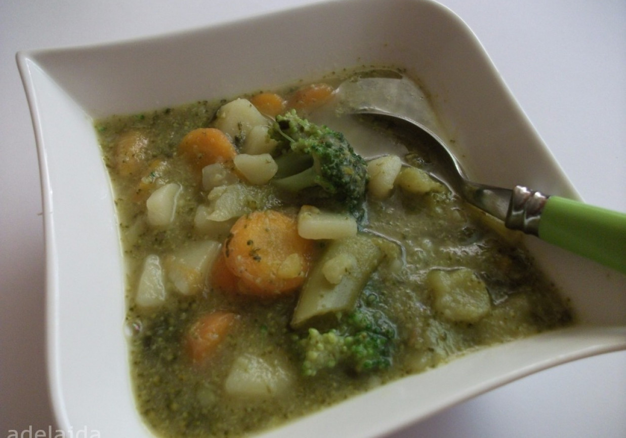 Szybka zupa brokułowa  foto