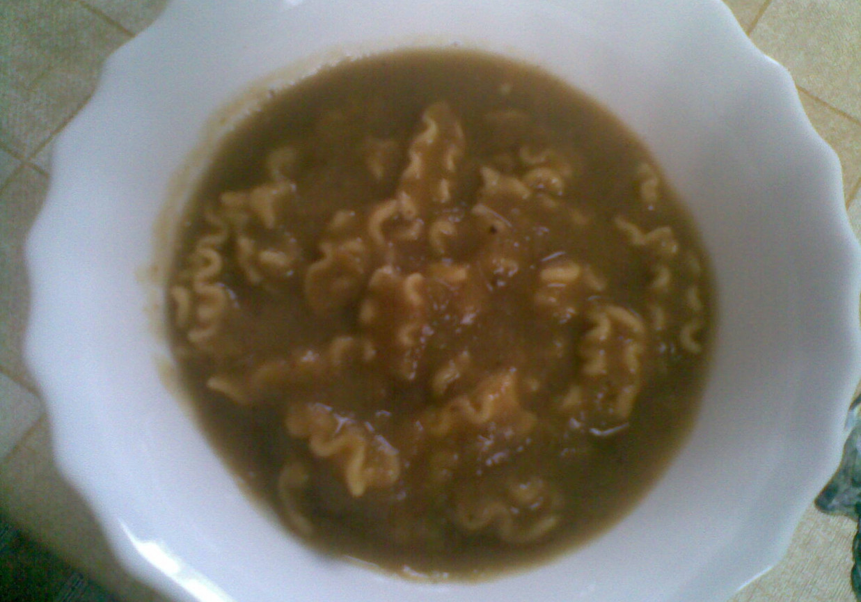 szybka zupa cebulowa z makaronem foto