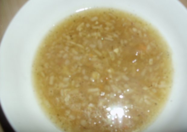 Fotografia przedstawiająca Szybka zupa cebulowa