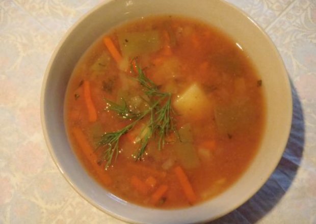 Fotografia przedstawiająca Szybka zupa jarzynowa