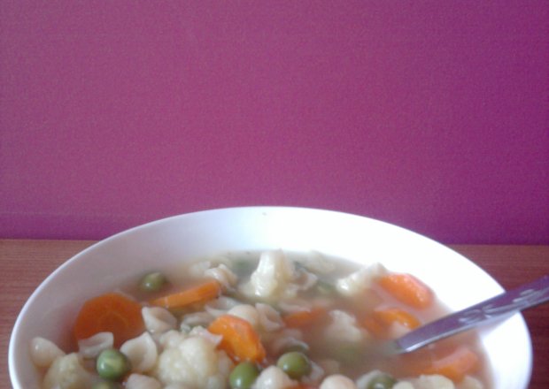 Fotografia przedstawiająca Szybka zupa jarzynowa