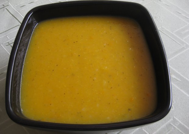 Fotografia przedstawiająca szybka zupa krem z dyni