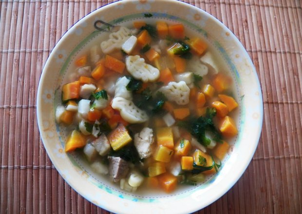 Fotografia przedstawiająca Szybka zupa marchewkowa