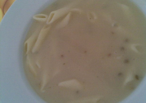 Fotografia przedstawiająca Szybka zupa pieczarkowa z makaronem