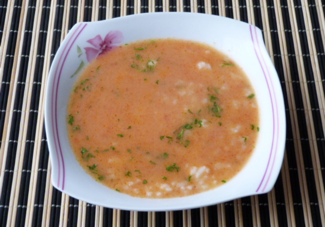 Szybka zupa pomidorowa z ryżem  foto