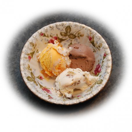 Krok 3 - Szybki deser lodowy z kremem daktylowym foto
