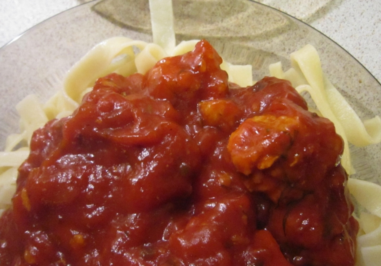 Szybki makaron z pulpetami foto