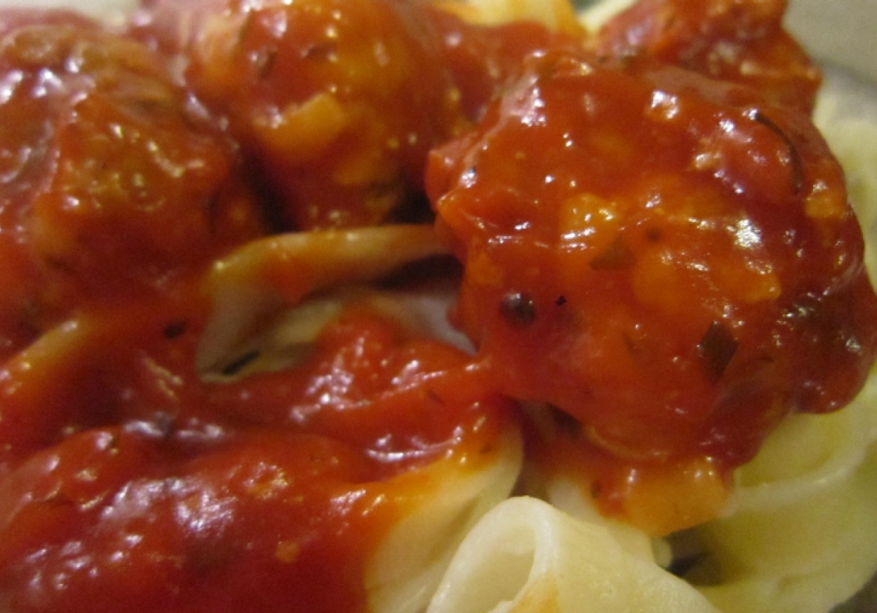 Szybki makaron z pulpetami foto