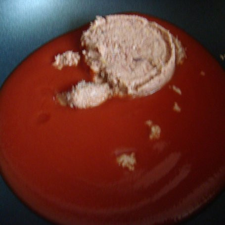Krok 1 - Szybki makaron z sosem pomidorowym z tuńczykiem i pesto foto
