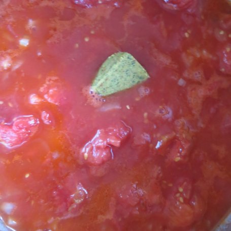 Krok 2 - szybki makaron z sosem pomidorowym foto