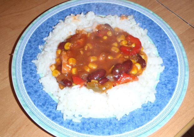 Fotografia przedstawiająca Szybki obiad z kurczakiem z ryżem.