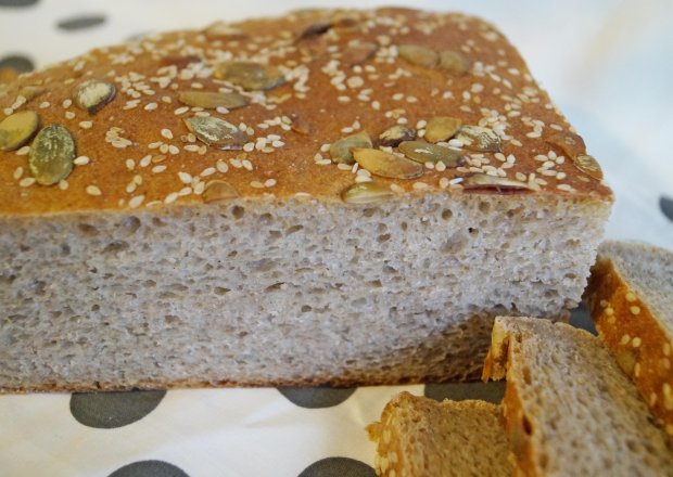 Fotografia przedstawiająca Szybki pszenno-żytni chleb na zakwasie