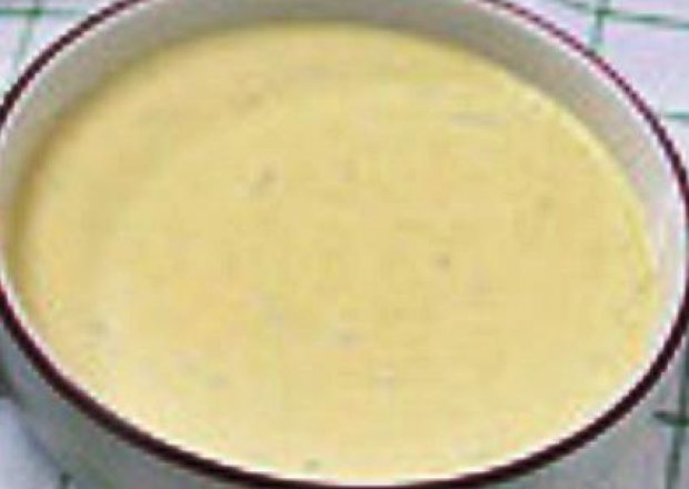 Fotografia przedstawiająca Szybki sos jogurtowy z estragonem