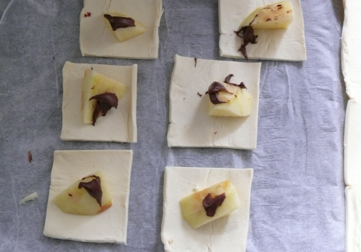 Szybkie ciasteczka francuskie z jabłkiem i nutellą foto