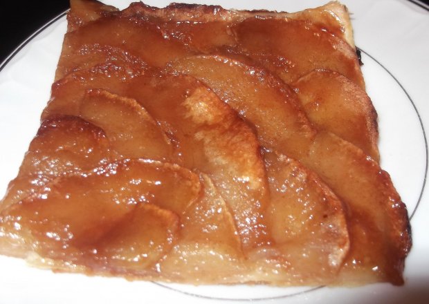 Fotografia przedstawiająca Szybkie ciasto jabłkowo-karmelowe