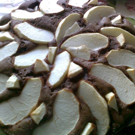 Krok 3 - Szybkie ciasto kakaowe z jabłkami foto