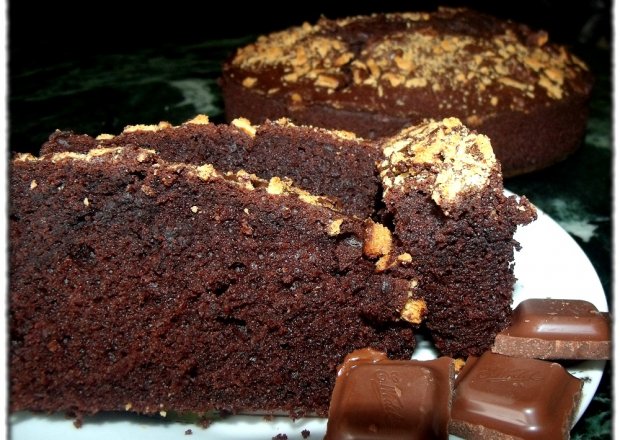 Fotografia przedstawiająca szybkie ciasto kakaowe