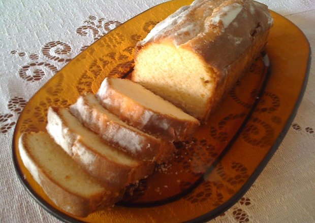 Fotografia przedstawiająca Szybkie ciasto ucierane na jogurcie greckim