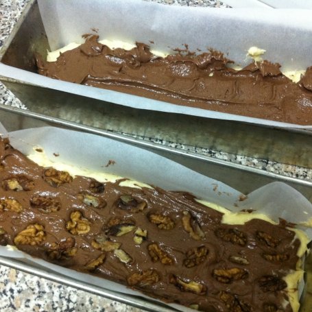 Krok 3 - Szybkie ciasto ucierane waniliowo-kakaowe foto
