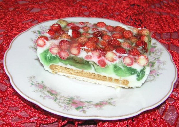 Fotografia przedstawiająca Szybkie ciasto z poziomkami
