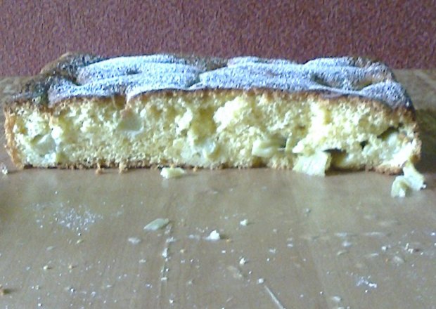 Fotografia przedstawiająca szybkie ciasto z rabarbarem