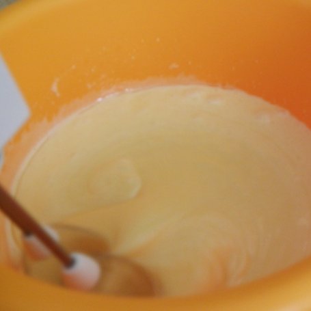 Krok 1 - Szybkie ciasto z truskawkami. foto