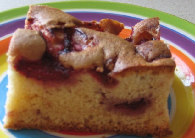 Fotografia przedstawiająca Szybkie ciasto z truskawkami