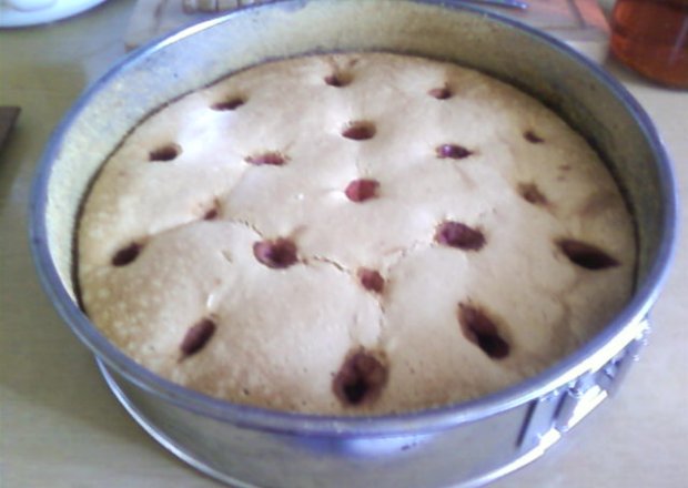 Fotografia przedstawiająca Szybkie ciasto z truskawkami.