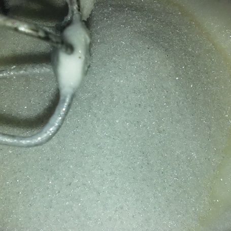 Krok 2 - Szybkie i smaczne ciasto z rabarbarem foto