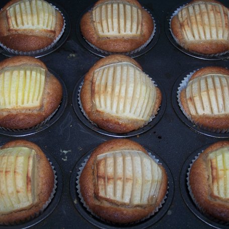 Krok 5 - Szybkie i smaczne, czyli muffinki z jabłkami foto
