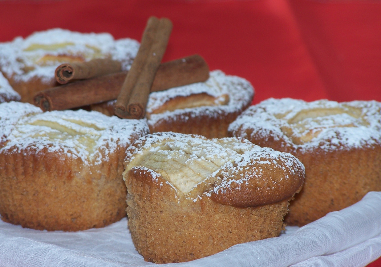 Szybkie i smaczne, czyli muffinki z jabłkami foto