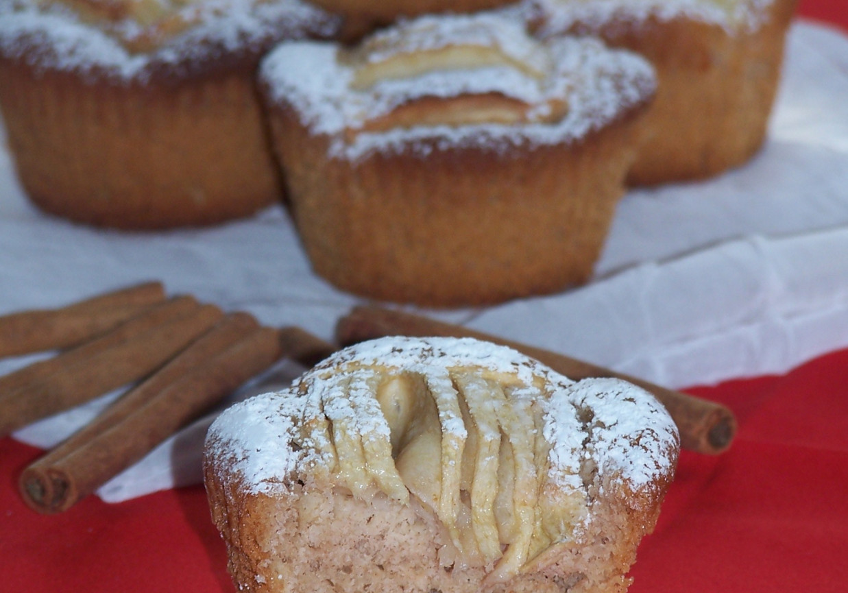 Szybkie i smaczne, czyli muffinki z jabłkami foto