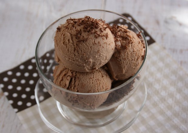 Fotografia przedstawiająca Szybkie lody czekoladowe