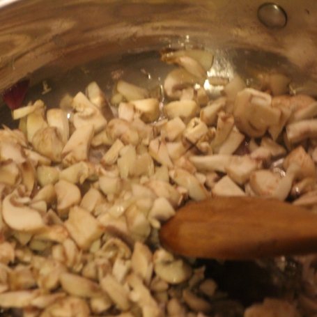 Krok 2 - Szybkie risotto z pieczarkami, cukinią i brokułem foto