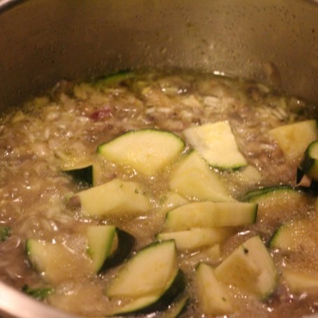 Krok 6 - Szybkie risotto z pieczarkami, cukinią i brokułem foto