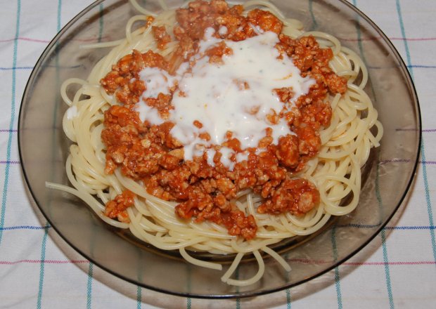 Fotografia przedstawiająca Szybkie spaghetti z mięsem mielonym