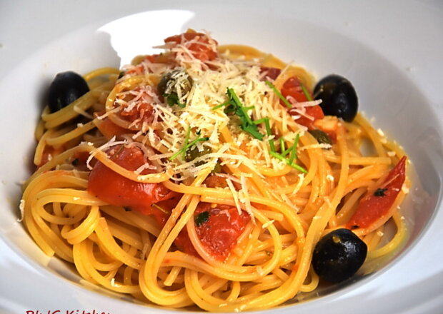 Fotografia przedstawiająca Szybkie spaghetti z pomidorkami