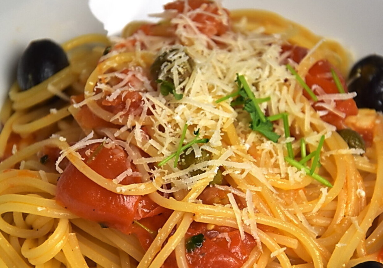 Szybkie spaghetti z pomidorkami foto
