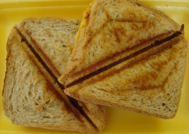 Fotografia przedstawiająca Szybkie tosty na śniadanie