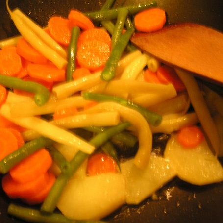 Krok 2 - Szybkie warzywa z patelni foto