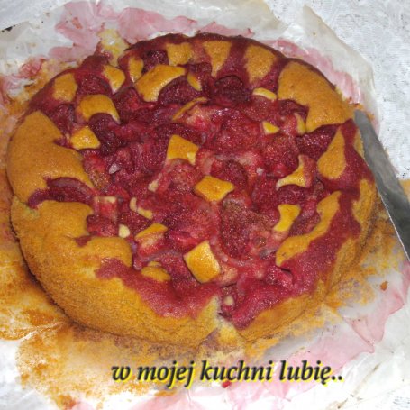 Krok 5 - Szybkie, łatwe ciasto z truskawkami... foto