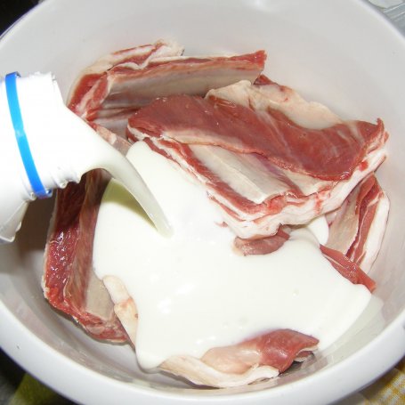 Krok 1 - szybkowar-baranie żeberka z cząbrem w cebuli... foto