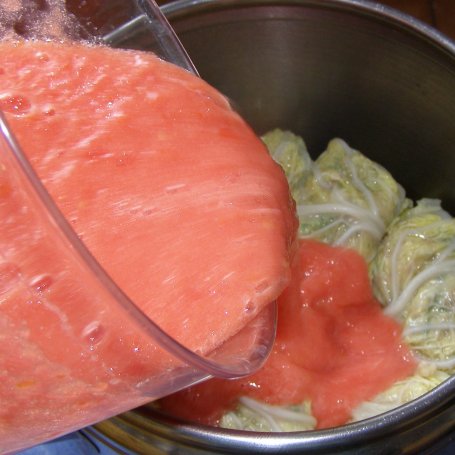 Krok 4 - szybkowar-gołąbki drobiowe we włoskiej kapuście ze świeżymi pomidorami... foto