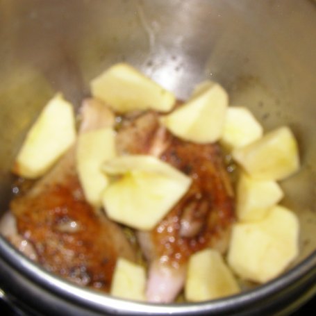 Krok 2 - szybkowar-udka kacze z kapustą z jabłkami, ziemniakami... foto